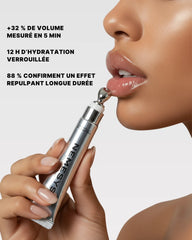Application du gloss NEMESYS Volcano Kiss montrant +32% de volume en 5 minutes et 12h d’hydratation.