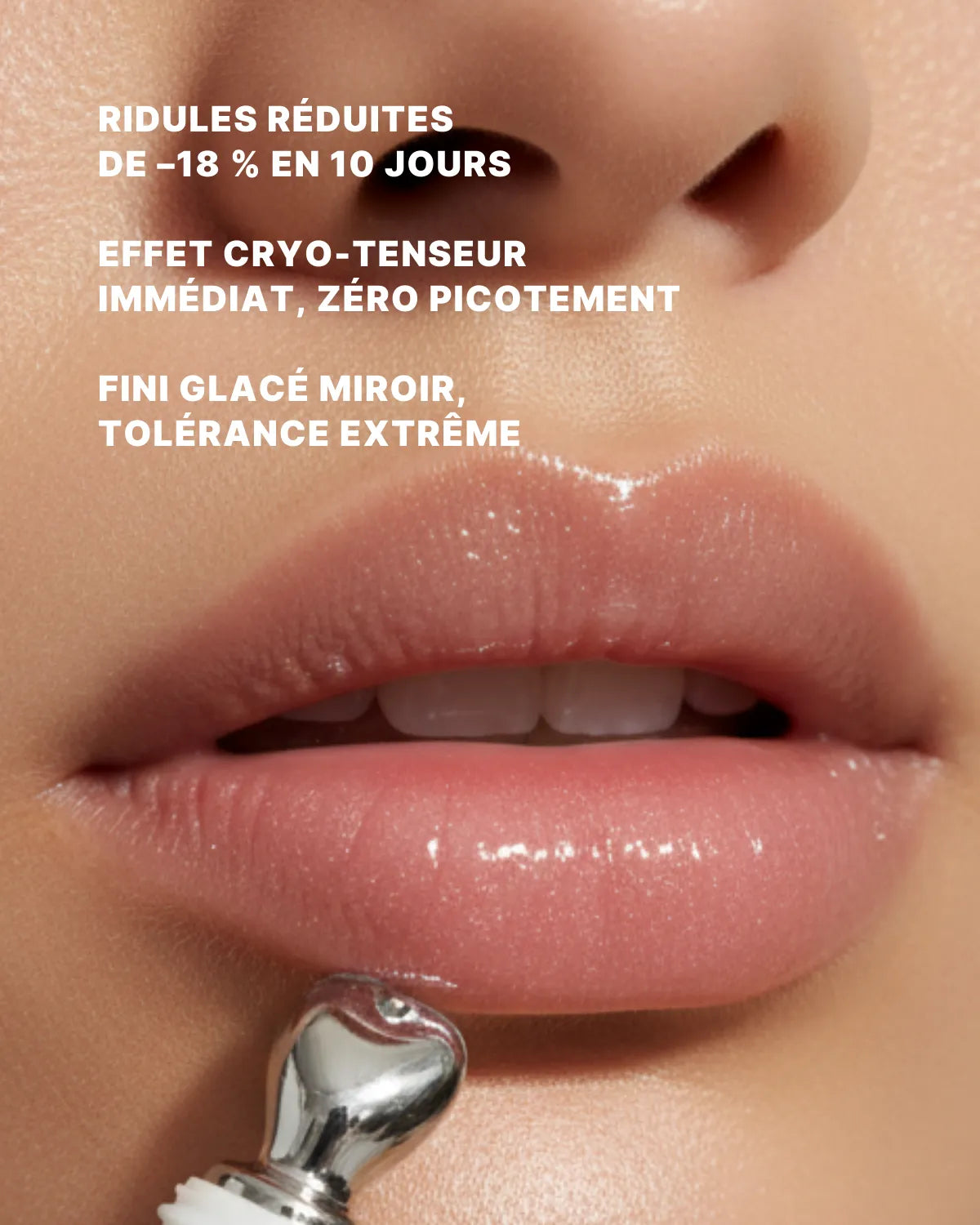 Close-up lèvres avec gloss NEMESYS Ice Pearl, réduction de –18 % des ridules en 10 jours.