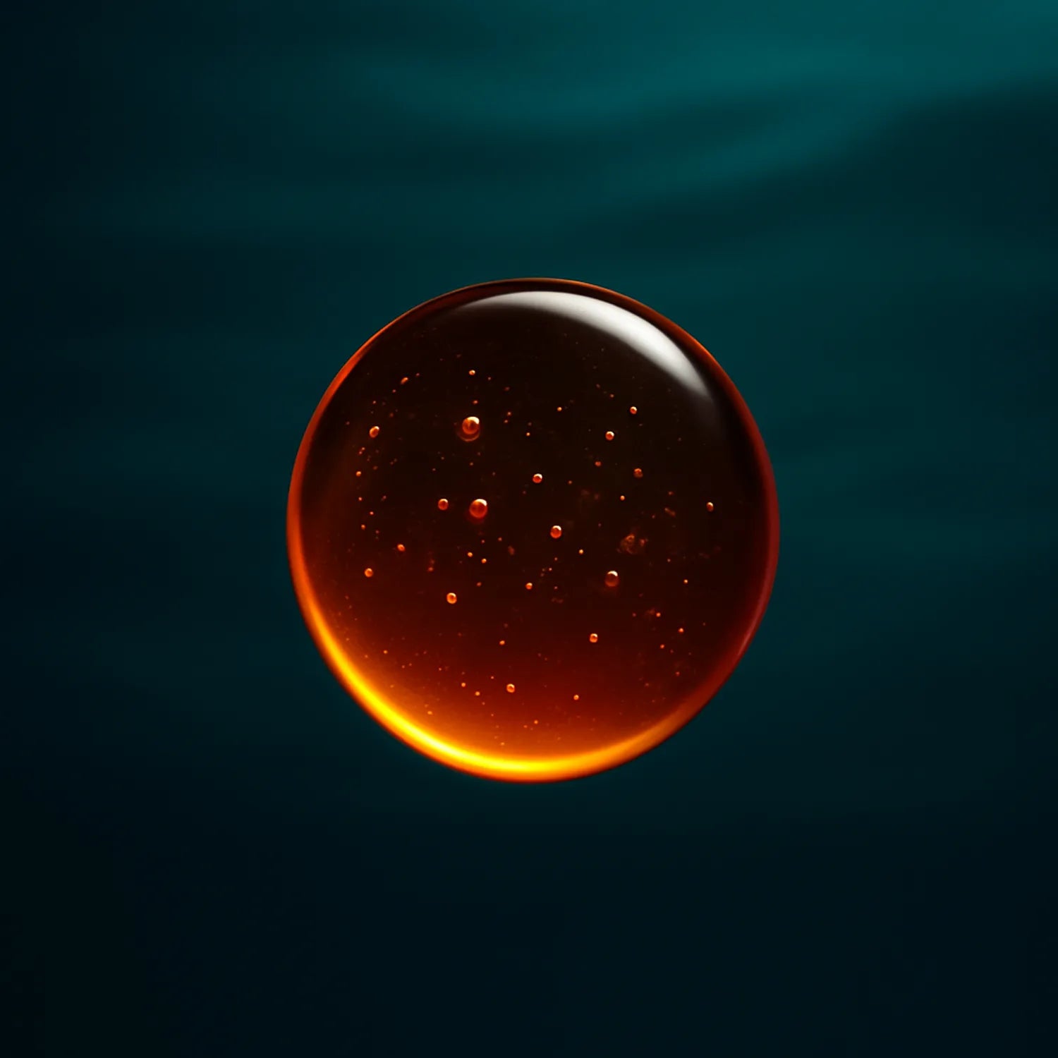 Sphère ambrée suspendue dans un fluide sombre, illustrant le pouvoir hydratant fondamental et la souplesse verrouillée de la glycérine végétale dans le gloss Ocean Bloom de NEMESYS.